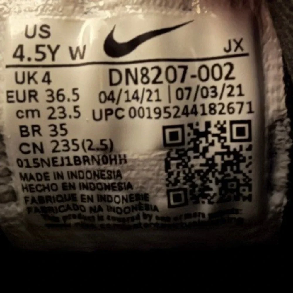 Nike Revolution 5 Kids Running Shoes Black Metallic Gold DN8207-002 Size 4.5Y